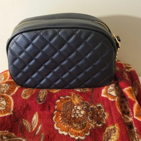 🇮🇹 Valentino Orlandi Black zip crossbody. NWT. - Picture 4 of 6